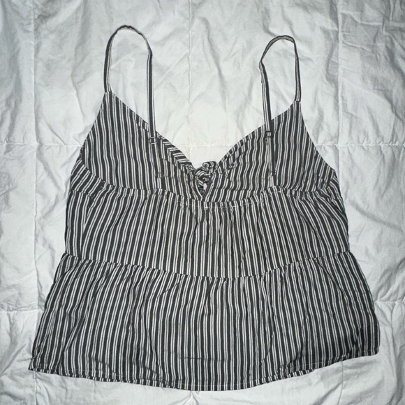 Hollister Twist Tie Cropped Tank - Picture 3 of 5